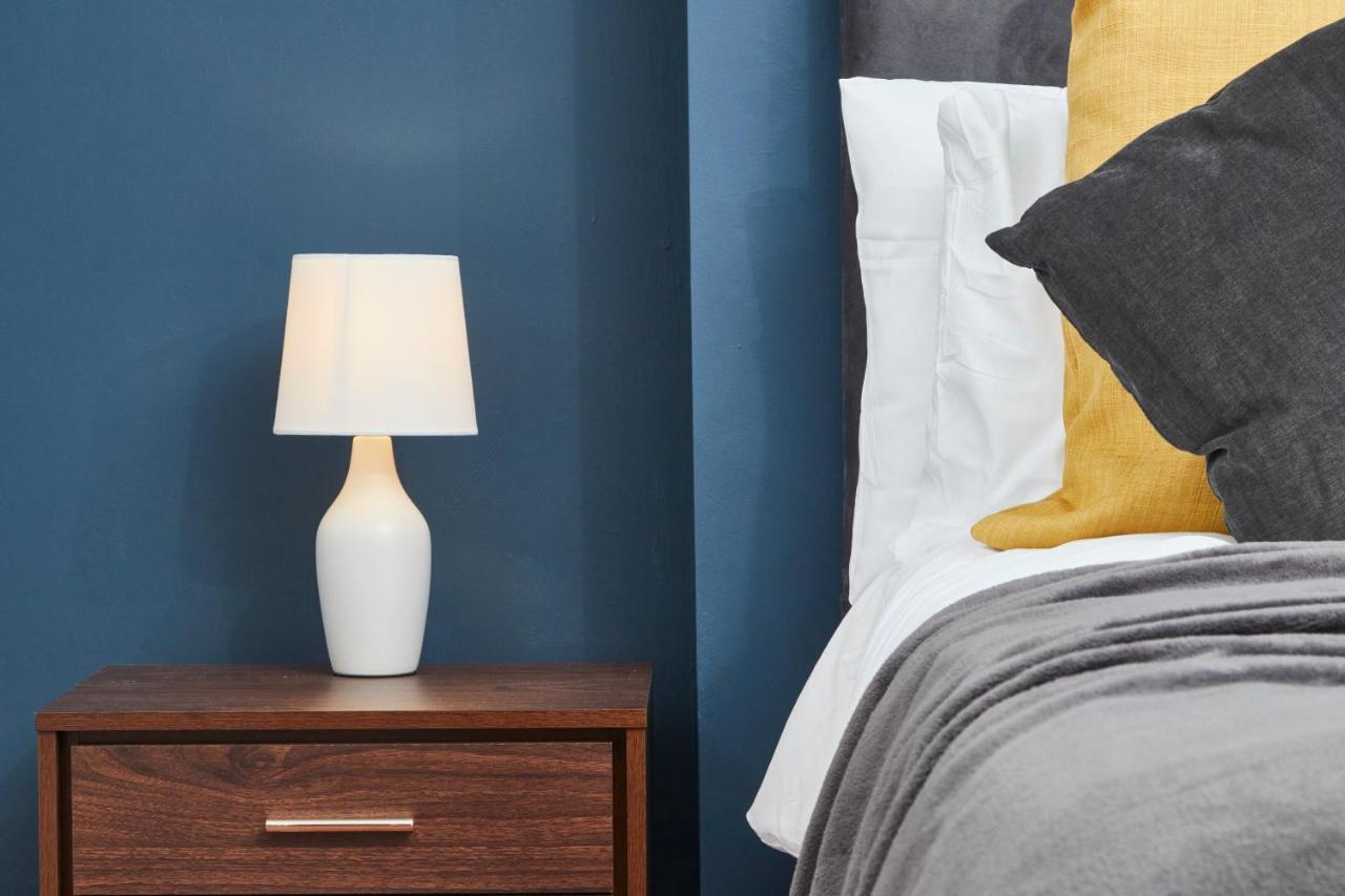 5 Bed House In Leamington Spa Perfect For Contractors With 7 Beds By Purestay - 14 Night Min! Buitenkant foto