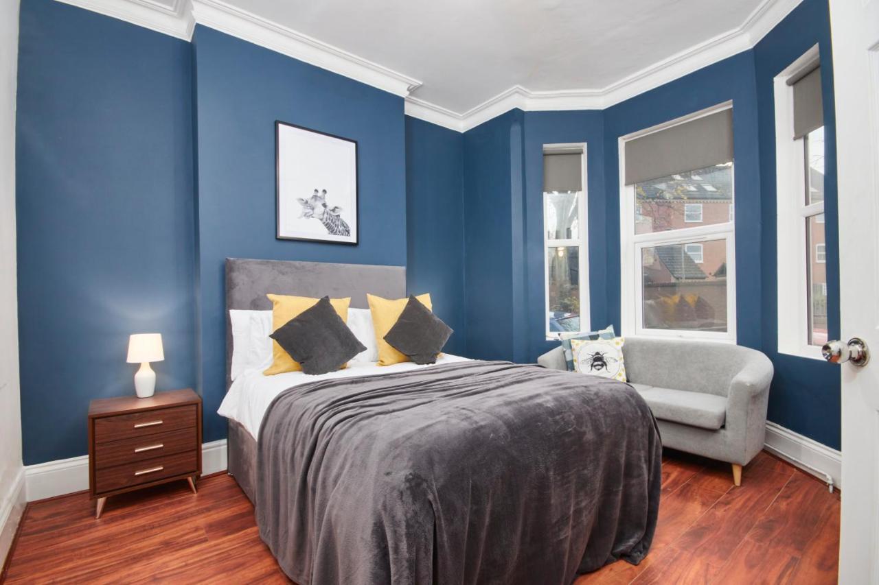 5 Bed House In Leamington Spa Perfect For Contractors With 7 Beds By Purestay - 14 Night Min! Buitenkant foto