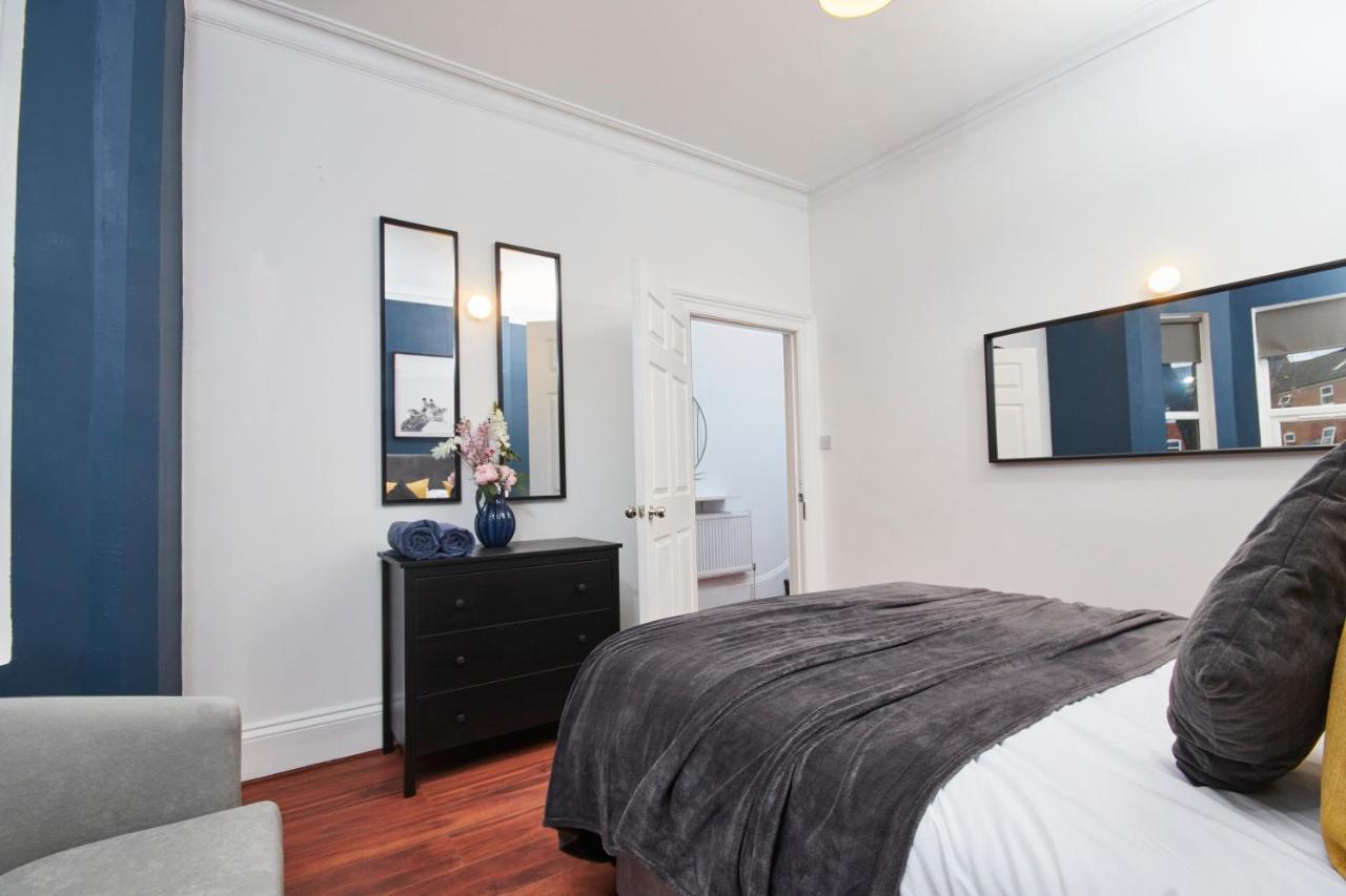 5 Bed House In Leamington Spa Perfect For Contractors With 7 Beds By Purestay - 14 Night Min! Buitenkant foto