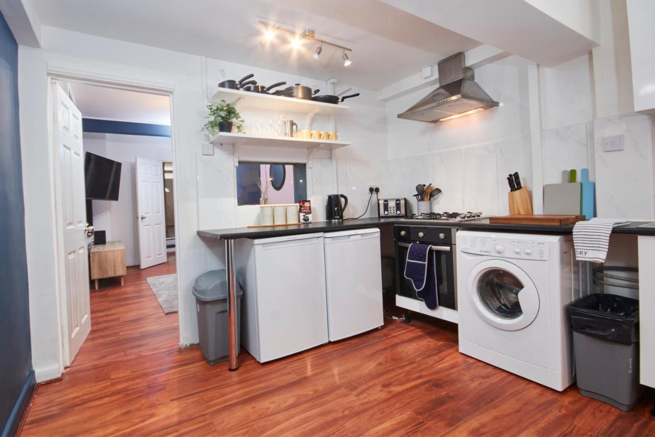 5 Bed House In Leamington Spa Perfect For Contractors With 7 Beds By Purestay - 14 Night Min! Buitenkant foto