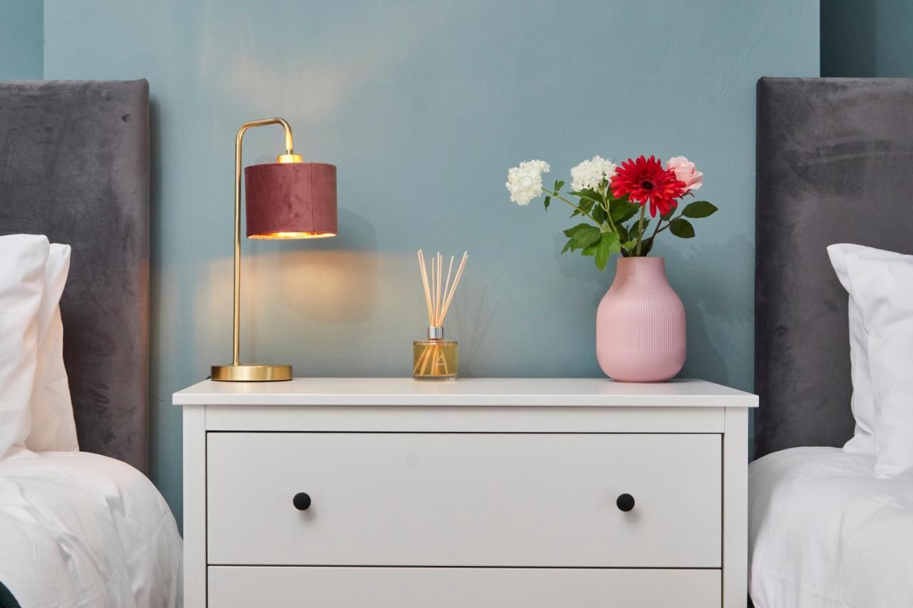 5 Bed House In Leamington Spa Perfect For Contractors With 7 Beds By Purestay - 14 Night Min! Buitenkant foto