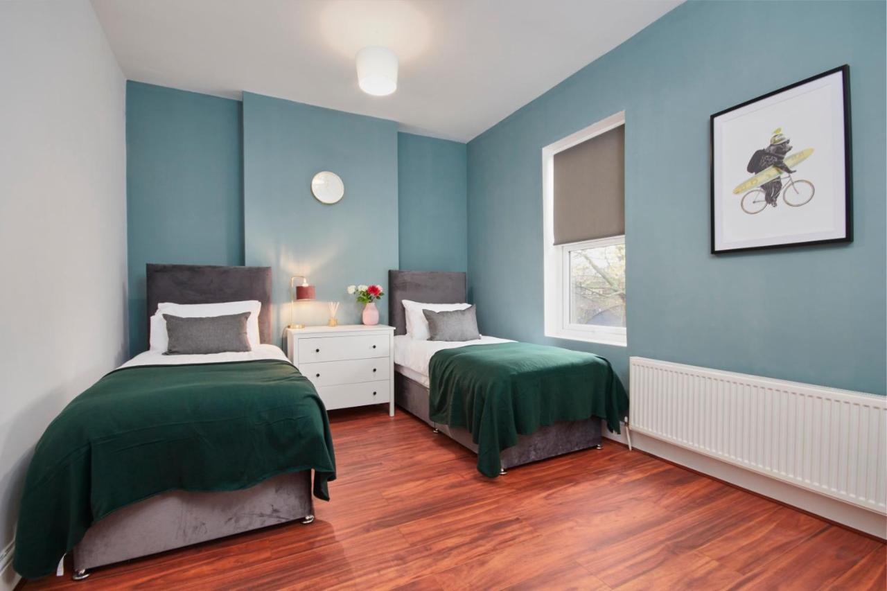 5 Bed House In Leamington Spa Perfect For Contractors With 7 Beds By Purestay - 14 Night Min! Buitenkant foto