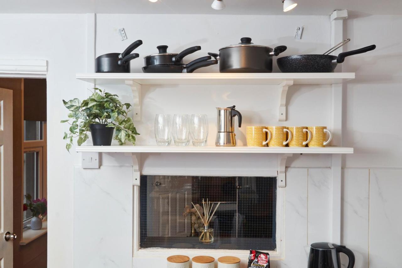 5 Bed House In Leamington Spa Perfect For Contractors With 7 Beds By Purestay - 14 Night Min! Buitenkant foto