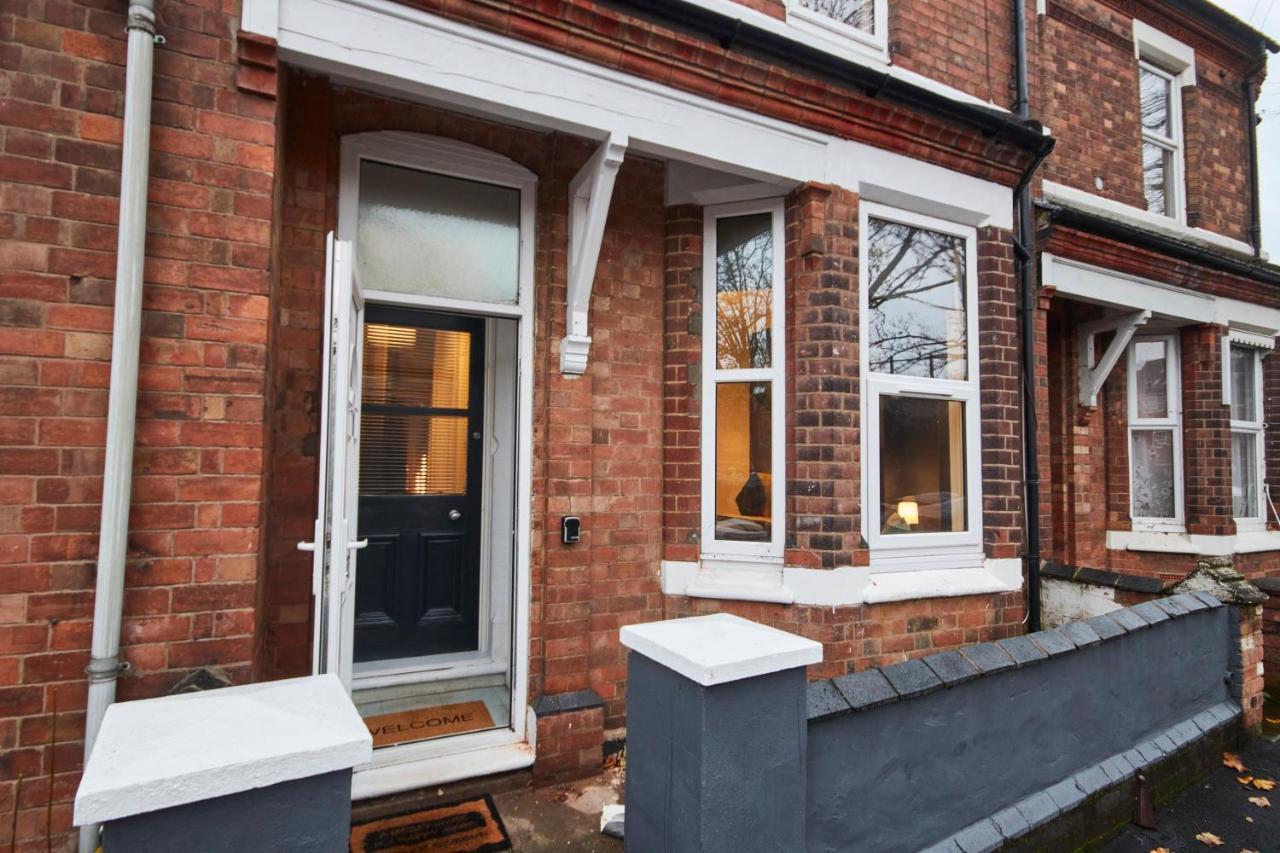 5 Bed House In Leamington Spa Perfect For Contractors With 7 Beds By Purestay - 14 Night Min! Buitenkant foto