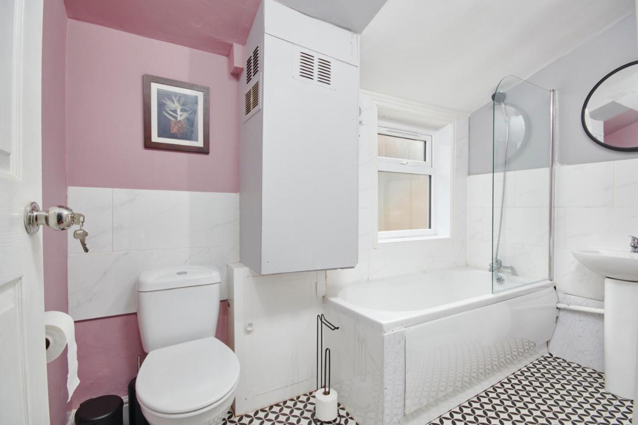 5 Bed House In Leamington Spa Perfect For Contractors With 7 Beds By Purestay - 14 Night Min! Buitenkant foto