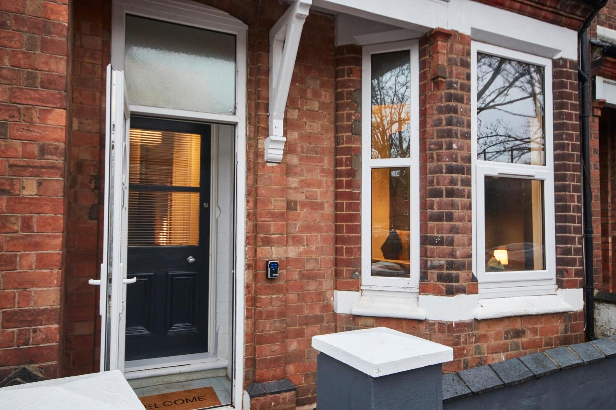 5 Bed House In Leamington Spa Perfect For Contractors With 7 Beds By Purestay - 14 Night Min! Buitenkant foto